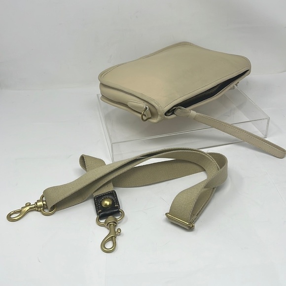 Coach Legacy Vintage 038-007 Cream Bone Zip Top Detachable Crossbody Clutch Bag - Picture 2 of 16